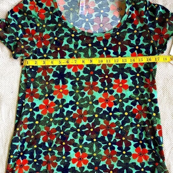 NWT Womens Small LuLaRoe SS Classic T Style TShirt - Picture 4 of 6